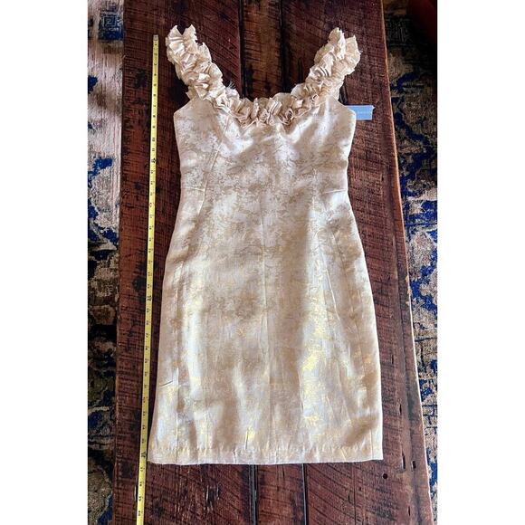 London Times  Ivory & Gold Shimmery Print Sleeveless Dress Ruffled Neckl… - Picture 13 of 14